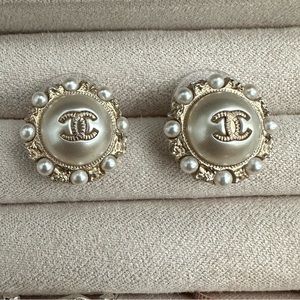 Authentic CHANEL Pearl gold earrings